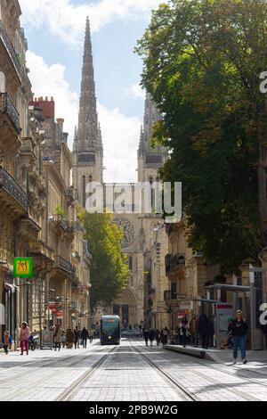 Vue sur la rue Vital Carles en direction de Cathédrale Saint-André - Bordeaux, France Banque D'Images