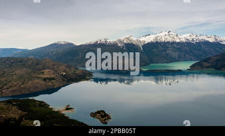 Prise de vue aérienne de Lago Bertrand, Lago Plomo et cordon Soler, Aysen, Chili Banque D'Images