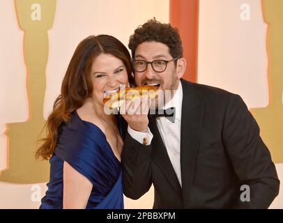 Los Angeles, États-Unis. 12th mars 2023. (G-D) Katie Lowes et Adam Shapiro assistent aux Oscars annuels 95th au Dolby Theatre, dans la section hollywoodienne de Los Angeles, dimanche, 12 mars 2023. Photo de Jim Ruymen/UPI crédit: UPI/Alay Live News Banque D'Images