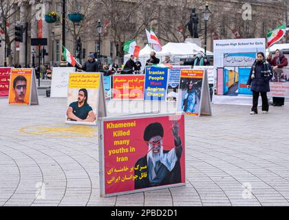 Les Iraniens tiennent un rassemblement de protestation sur Trafalgar Square pour exprimer leur solidarité avec le soulèvement national iranien contre le régime des mollahs. 11th 23 mars. Banque D'Images