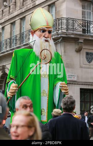 Londres, Royaume-Uni. 12 mars 2023. Parade de la St Patrick de Hyde Park Corner à Trafalgar Square à Londres. © Waldemar Sikora Banque D'Images