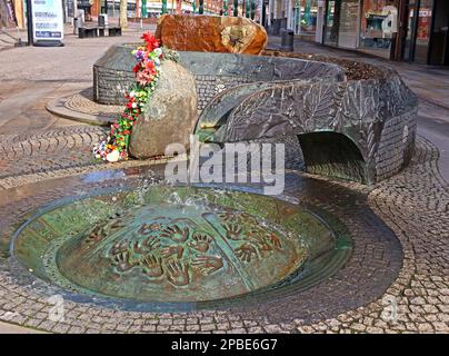 St Patrick Day Parade 2023 fleurs communautaires, Bridge Street Warrington, Cheshire, Angleterre, Royaume-Uni, WA1 au mémorial des bombardements de l'IRA Banque D'Images
