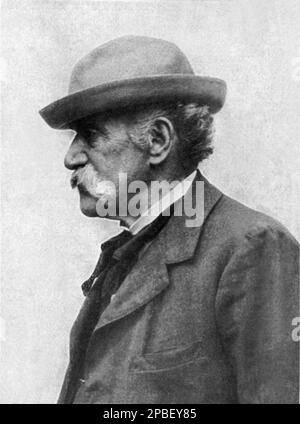 1906 , ITALIE : le célèbre peintre italien GIOVANNI FATTORI ( 1825 - 1908 ) , photo de Domenico Trentacoste . Un des leaders du groupe connu sous le nom de Macchiaioli . - PORTRAIT - RITRATTO - ARTE - ARTS - Foto storiche - histoire - PITTORE macchiaiolo - divisionismo - chapeau - cappello - bachili - moustache - profil - profilo --- Archivio GBB Banque D'Images