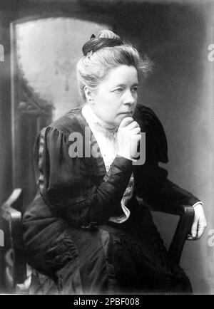 L'écrivain LAURÉAT DU PRIX NOBEL de littérature en 1909 SELMA LAGERLOFF ( Lagerlof - 1858 - 1940 ) . A été une auteure suédoise et la première femme écrivain à remporter le prix Nobel de littérature. Connu internationalement pour Nils Holgersons underbara resa genom Sverige (une histoire pour les enfants, dans la traduction la plus commune les merveilleuses aventures de Nils, Mais la traduction littérale serait « le merveilleux voyage de Nils Holgersson à travers la Suède »), elle a reçu le prix Nobel en 1909 « en reconnaissance de l'idéalisme noble, de l'imagination vive et de la perception spirituelle qui caractérisent ses écrits Banque D'Images