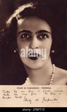 1931 ca : la femme italienne célèbre écrivain DAISY DI CARPENETTO ( Marga di Challant , née à Turin 1902 - ) , fille d'Edoardo Coardi Carpénéto dei Marchesi di Bagnasco (Turin 1857 - Rome 1927 ) mariée en 1900 avec la princesse Sofia Maria Felicita' ( Fontainebleau 1874 - Rome 1960 ) RUFFO DI SCILLA . Auteur de livres il SEGRETO DELLA PACE (1923), LA FIGLIA DELl'URAGANO (1925), LE SUE MANI (1926) et PAURA (1926) - SCRITTORE - SCRITTRICE - LETTERATURA - Carpeneto - LITTÉRATURE - letterato - ROMANZO - romance - nobili italiani - Nobili- Nobilaliani - B- Nobalivio -- Nobilaliana -- Nobilaliana - Nobila- Nobila- Nobili - Nobilaliana - Banque D'Images