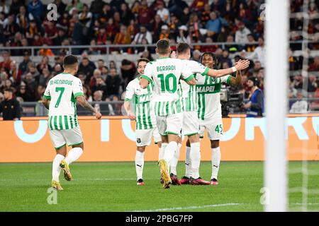 Stadio Olimpico, Rome, Italie. 12th mars 2023. Serie A football ; Roma versus Sassuolo ; les joueurs de Sassuolo célèbrent après avoir marqué le but pour 0-2 dans le crédit de 18th minutes : action plus Sports/Alamy Live News Banque D'Images