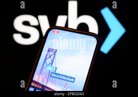 Varsovie, Pologne. 13th mars 2023. L'écran de démarrage de la Silicon Valley Bank (SVB) est visible lors du démarrage de l'application de banque dans cette illustration photo à Varsovie, Pologne, le 13 mars 2023. Silvergate, la deuxième plus grande banque de restauration pour les entreprises d'actifs numériques, a fermé ses portes cette semaine à la suite de la fermeture des régulateurs de la Silicon Valley Bank et de la perte de valeur significative de la banque Signature, très conviviale, sur le marché du NASDAQ. (Photo de Jaap Arriens/SIPA USA) crédit: SIPA USA/Alay Live News Banque D'Images