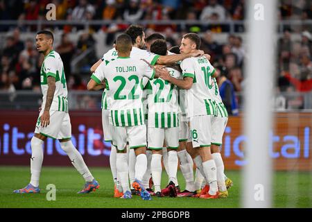 Les joueurs de Sassuolo jubilate après avoir marqué le but 0-2 dans la minute 18th pendant le match de football, Stadio Olimpico, Roma v Sassuolo, 11 mars 2023 (photo par AllShotLive/Sipa USA) Credit: SIPA USA/Alay Live News Banque D'Images