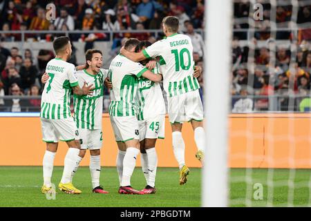 Les joueurs de Sassuolo jubilate après avoir marqué le but 0-2 dans la minute 18th pendant le match de football, Stadio Olimpico, Roma v Sassuolo, 11 mars 2023 (photo par AllShotLive/Sipa USA) Credit: SIPA USA/Alay Live News Banque D'Images