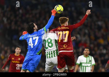 Andrea Consigli des États-Unis Sassuolo et Jordan Majchrzak de A.S. Roma pendant les 26th jours de la série A Championship entre A.S. Roma contre États-Unis Sassuolo sur 12 mars 2023 au Stadio Olimpico, Rome, Italie. Banque D'Images