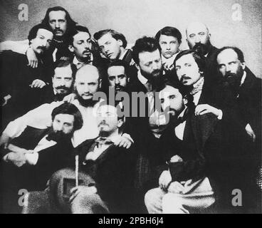 1860 CA , FIRENZE , ITALIE : la célèbre photo prise à Caffé MICHEL-ANGE ( via Larga , en fait rebaptisée via Cavour ) des peintres et des critiques amis du mouvement artistique italien groupe MACCHIAIOLI : Le peintre GIOVANNI FATTORI ( 1825 - 1908 ), le critique Diego Martelli , Adriano Cecioni , Nino Costa , Vito d'Ancona , Serafino de Tivoli , Silvestro Lega , Telemaco Signorini , Borrani , Lorenzo Gelati , Rapisardi , sculpteur Augusto Rivalta Alessandro Lanfredini , Michele Gordiani , Giuseppe Bellucci , Raffaello Sernesi , Giovanni Mochi , CABIANCA , Banti , Giovanni Fioru Banque D'Images