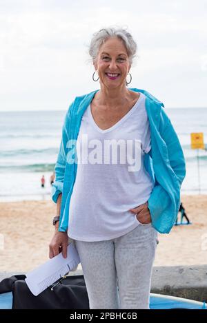 Elizabeth Farrelly, candidate au Conseil législatif à l'élection de l'État de 25 mars 2023 en Nouvelle-Galles du Sud, avant une manifestation de Save the koalas à Manly Banque D'Images