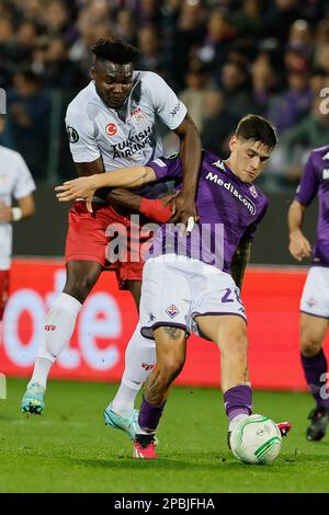 ACF Fiorentina / Sivaspor: - UEFA Europa Conference League
FLORENCE, ITALIE – 9 mars ;Martinez Quartaof ACF Fiorentina et Jordy Caicedoof Sivaspor se battent pour le bal lors de l'UEFA Europa Conference League, entre ACF Fiorentina et Sivaspor au Stadio Artemio Franchi 9 mars 2023 à Florence, en Italie. (Photo. Livemedia/Andrea Martini) Banque D'Images