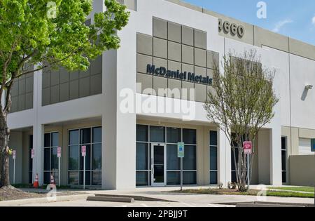 Houston, Texas États-Unis 03-12-2023: Extérieur de l'immeuble de bureaux McDaniel Metals à Houston, TX. Société locale de fabrication de tôlerie pour les produits HVAC. Banque D'Images