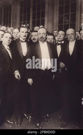 1922 , 16 avril , Rapallo , GÊNES , ITALIE : le politicien russe Georgij Vasilevic Cicerin CICERIN ( Georgy Chicherin , 1872 - 1936 ) à CONFERENZA DI GENOVA . Photo de E. Ferro , Gênes. Cicerin était un révolutionnaire marxiste et un politicien soviétique. Il a été commissaire populaire des affaires étrangères au gouvernement soviétique du 1918 au 1930 mars. En 1922, Chicherin a participé à la Conférence de Gênes et a signé le Traité de Rapallo avec l'Allemagne. Il a poursuivi une politique de collaboration avec l'Allemagne et a développé une relation de travail plus étroite avec Ulrich Graf von Brockdorff-Rantzau. Bien que Banque D'Images