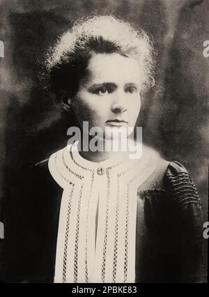 1890 CA , Paris , FRANCE :le célèbre physicien et chimiste polonais MARIE CURIE ( née Maria Sklodowska , 1867 - 1934 ). Marié au physicien PIERRE CURIE ( 1859 - 1906 ), pionnier de la cristallographie, du magnétisme, de la piézoélectricité et de la radioactivité . Il a partagé le Prix Nobel de physique 1903 avec son épouse Marie Curie , Et Henri Becquerel, ' en reconnaissance des services extraordinaires qu'ils ont rendus par leurs recherches conjointes sur les phénomènes de rayonnement découverts par le Professeur Henri Becquerel ' - foto storiche - foto storica - scienziato - scientifique - portrait - ritratto - F Banque D'Images