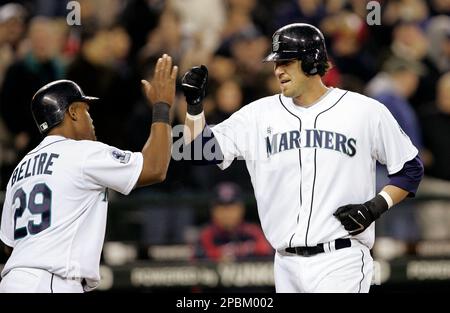 Minnesota Twins' Brad Radke pitches against the Los Angeles Angels during  the first inning of a baseball game in Anaheim, Calif. on Monday, May 29,  2006. Photo by Francis Specker Stock Photo - Alamy