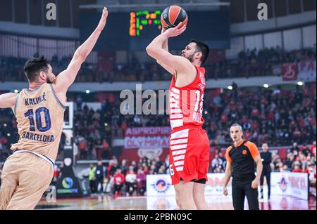 16 KOSTAS PAPANIKOLAOU de l'Olympiacos Pirée au cours de l'Euroligue, Round 27, match entre Olympiacos Pirée et le FC Barcelone au Stade de la paix et de l'amitié de 7 mars 2023, à Athènes, Grèce. Banque D'Images