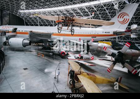 Le hangar et la collection d'avions du musée Aeroscopia près de Toulouse dans le sud de la France (haute Garonne) Banque D'Images