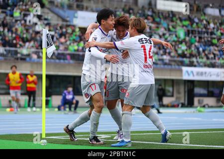 (De gauche à droite) Kosuke Kinoshita, Shimpei Fukuoka, Kosuke Shirai (Sanga), 12 MARS 2023 - football / soccer : 2023 J1 match de ligue entre Shonan Bellmare 0-2 Kyoto Sanga F.C. au stade de Lemongas Hiratsuka, Kanagawa, Japon. (Photo de Naoki Morita/AFLO SPORT) Banque D'Images