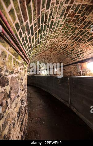 Le tunnel reliant la prison à la cour de l'autre côté de la rue. Excursion en prison sur Crumlin Road, Belfast, Irlande du Nord. Banque D'Images