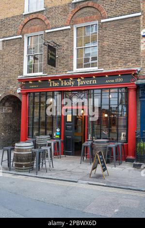 Vue extérieure de la Holy Tavern, anciennement la Jerusalem Tavern à Britton Street, Clerkenwell, Londres, Angleterre, Royaume-Uni. Banque D'Images