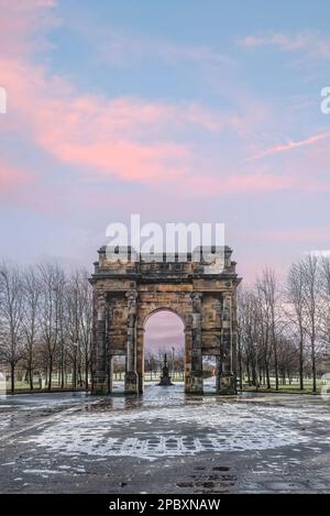 La McLennan Arch a été présentée à l'origine dans la façade des salles d'assemblage de Robert et James Adams sur Ingram Street. Maintenant une entrée à Glasgow vert. Banque D'Images