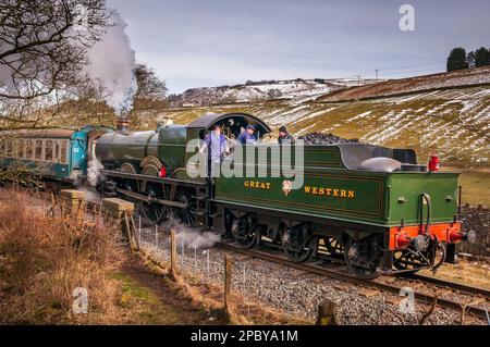 GWR 2900 classe 'première' n° 2999 Lady of Legend est une locomotive à vapeur 4-6-0 sur le chemin de fer East Lancashire.at Irwell Vale. Banque D'Images