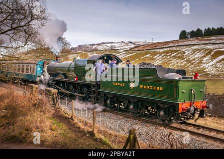 GWR 2900 classe 'première' n° 2999 Lady of Legend est une locomotive à vapeur 4-6-0 sur le chemin de fer East Lancashire.at Irwell Vale. Banque D'Images