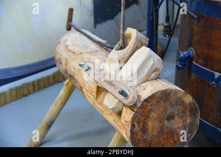 Broek à Waterland, pays-Bas. Février 2023. Boucher l'usine avec des machines et des sabots. Photo de haute qualité Banque D'Images