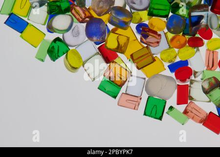 plusieurs différentes résines polymères plastiques de couleur transparente Banque D'Images