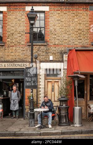 Ezra Street est situé à Bethnal Green, et est proche du populaire marché aux fleurs de Columbia Road qui peut être trouvé à la sortie de Hackney Road dans le Bo de Londres Banque D'Images