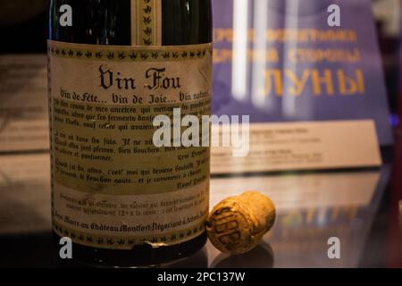 Moscou, Russie. 9th mars 2023. Une des mille bouteilles de Champaign que le vigneron français Henri Maire a livrées à l'URSS après que la station spatiale automatique Luna-3 ait photographié et retourné des images du côté sombre de la lune sur Terre le 7 octobre 1959. 62nd anniversaire du premier vol spatial humain mené par le cosmonaute soviétique Yuri Gagarin. Le Musée de l'aéronautique de Moscou a ouvert ses portes en avril 1981. (Credit image: © Vlad Karkov/SOPA Images via ZUMA Press Wire) USAGE ÉDITORIAL SEULEMENT! Non destiné À un usage commercial ! Banque D'Images