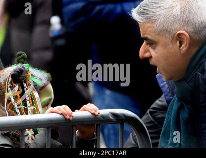 Sadiq Khan (Maire de Londres) participe à la parade de la St Patrick à Londres, le 12th mars 2023 Banque D'Images