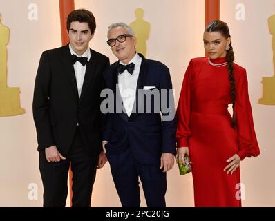 Alfonso Cuaron et les enfants BU et Olmo assistent aux Oscars annuels 95th au Dolby Theatre, dans la section hollywoodienne de Los Angeles, dimanche, à 12 mars 2023. Photo de Jim Ruymen/UPI Banque D'Images