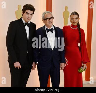 Alfonso Cuaron et les enfants BU et Olmo assistent aux Oscars annuels 95th au Dolby Theatre, dans la section hollywoodienne de Los Angeles, dimanche, à 12 mars 2023. Photo de Jim Ruymen/UPI Banque D'Images