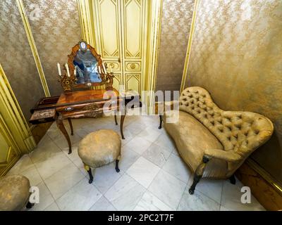 Boudoir dans le palais aristocratique de style baroque Filangeri-Cutò également connu sous le nom de Palazzo Mirto - Palerme, Sicile, Italie Banque D'Images