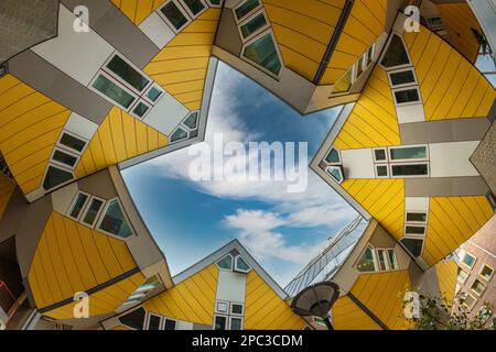 Rotterdam, pays-Bas - 4 mai 2017: Vue sur la belle architecture des maisons de cube à Rotterdam Banque D'Images
