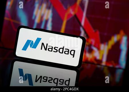 Paris, France - 2023 13 mars: Bourse NASDAQ. Crise financière et échec du NASDAQ. L'économie s'écroule Banque D'Images