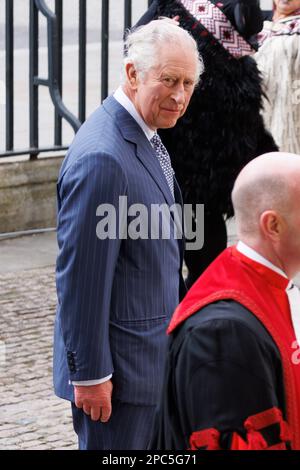 Le roi Charles III arrive pour le Commonwealth Day Service annuel à l'abbaye de Westminster à Londres. Date de la photo: Lundi 13 mars 2023. Banque D'Images