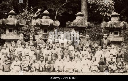 19th c. photo d'époque Japon: Missionnaire chrétien, école du dimanche, enfants Banque D'Images