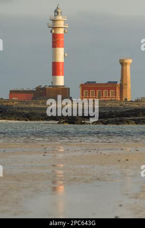 Photographie verticale du phare de Tostón à Fuerteventura Banque D'Images