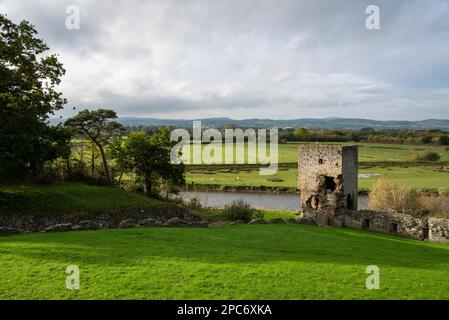 Château de Rhuddlan et rivière Clwyd, Denbighshire, pays de Galles du Nord. Banque D'Images