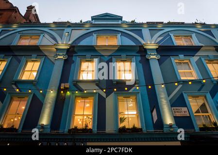 Façade bleue à Kingly Street dans le West End de Londres, Soho, Londres, Angleterre, Royaume-Uni Banque D'Images