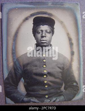 Jeune soldat afro-américain non identifié en uniforme de l'Union. Etats-Unis, Army, People, 1860-1870, Afro-Américains, Service militaire, 1860-1870, soldats, Union, 1860-1870, Uniformes militaires, Union, 1860-1870, Jeunesse, 1860-1870, États-Unis, Histoire, Guerre civile, 1861-1865, personnel militaire, Union. Banque D'Images