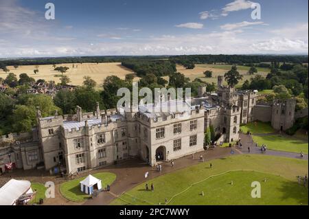 Bâtiments résidentiels de château médiéval transformé en maison de campagne, avec campagne environnante, château de Warwick, Warwick, Warwickshire, Angleterre, U Banque D'Images