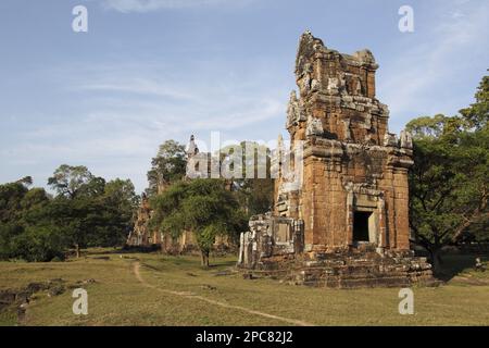 Vue sur les tours du temple khmer, le complexe de la tour Prasat Suor Prat, Angkor Thom, Siem Riep, Cambodge Banque D'Images