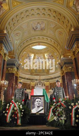 A Guard Of Honor Stand By The Coffin Of Hungarian Soccer Legend Ferenc ...