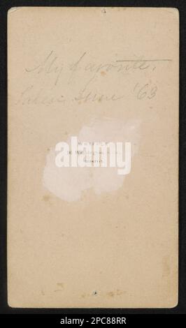 Capitaine Cabot J. Russell of Co F, 44th Massachusetts Infantry Regiment and Co D, 54th Massachusetts Infantry Regiment in Uniform / Whipple, 96 Washington Street, Boston. Collection de photos de la guerre civile de la famille Liljenquist , pp/papier liljpaper. Russell, Cabot J, 1844-1863, États-Unis, Army, Massachusetts Infantry Regiment, 44th (1862-1863), People, États-Unis, Army, Massachusetts Infantry Regiment, 54th (1863-1865), People, Soldiers, Union, 1860-1870, uniformes militaires, Union, 1860-1870, États-Unis, Histoire, Guerre civile, 1861-1865, personnel militaire, Union. Banque D'Images