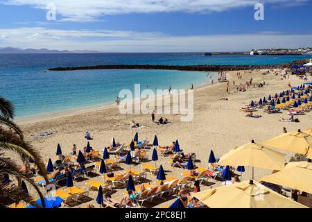 La plage de Playa Dorada, Playa Blanca, Lanzarote, îles Canaries, Espagne. Banque D'Images